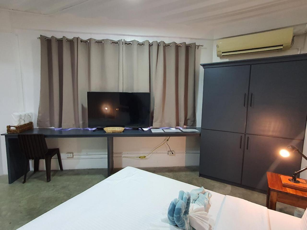 Av Suites Puerto Galera Exterior photo