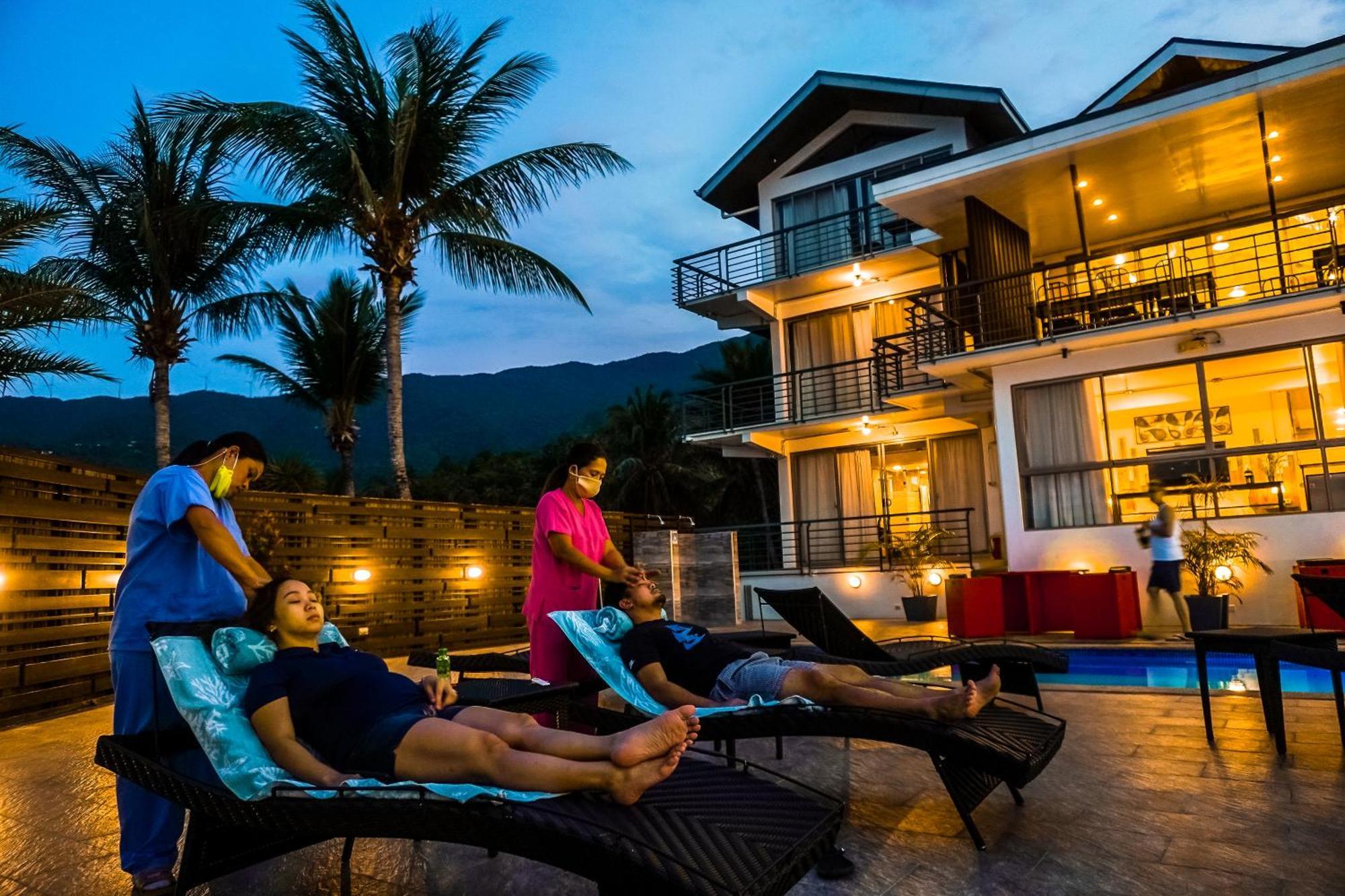 Av Suites Puerto Galera Exterior photo