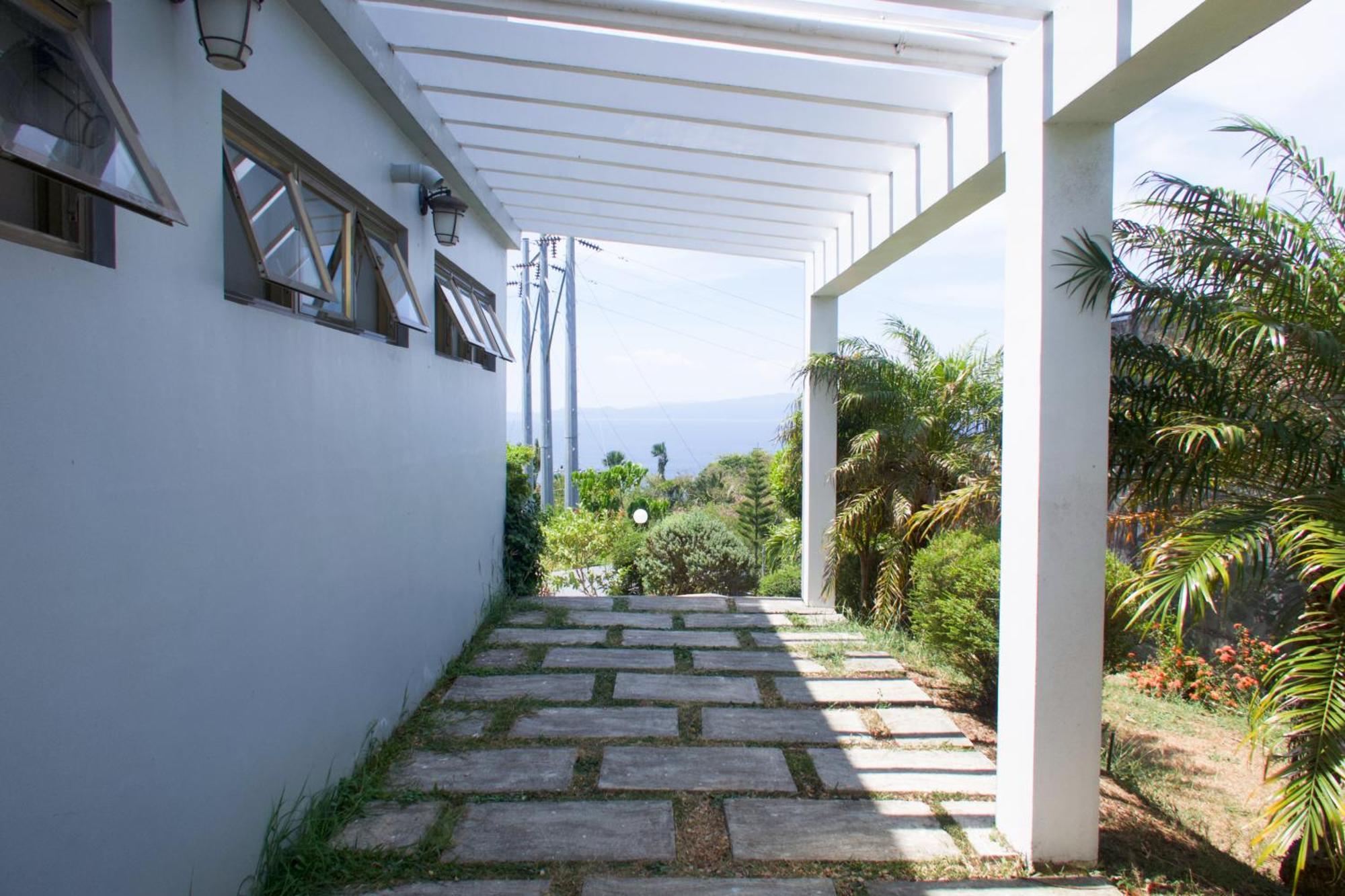 Av Suites Puerto Galera Exterior photo